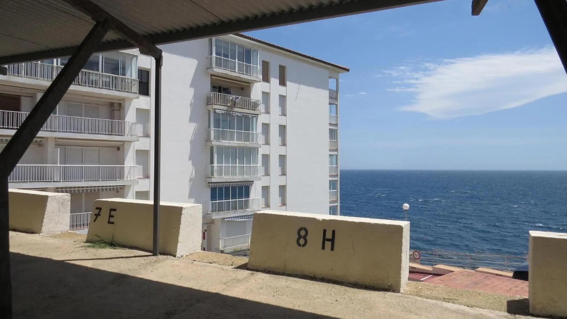 Blaumar Apartment Roses