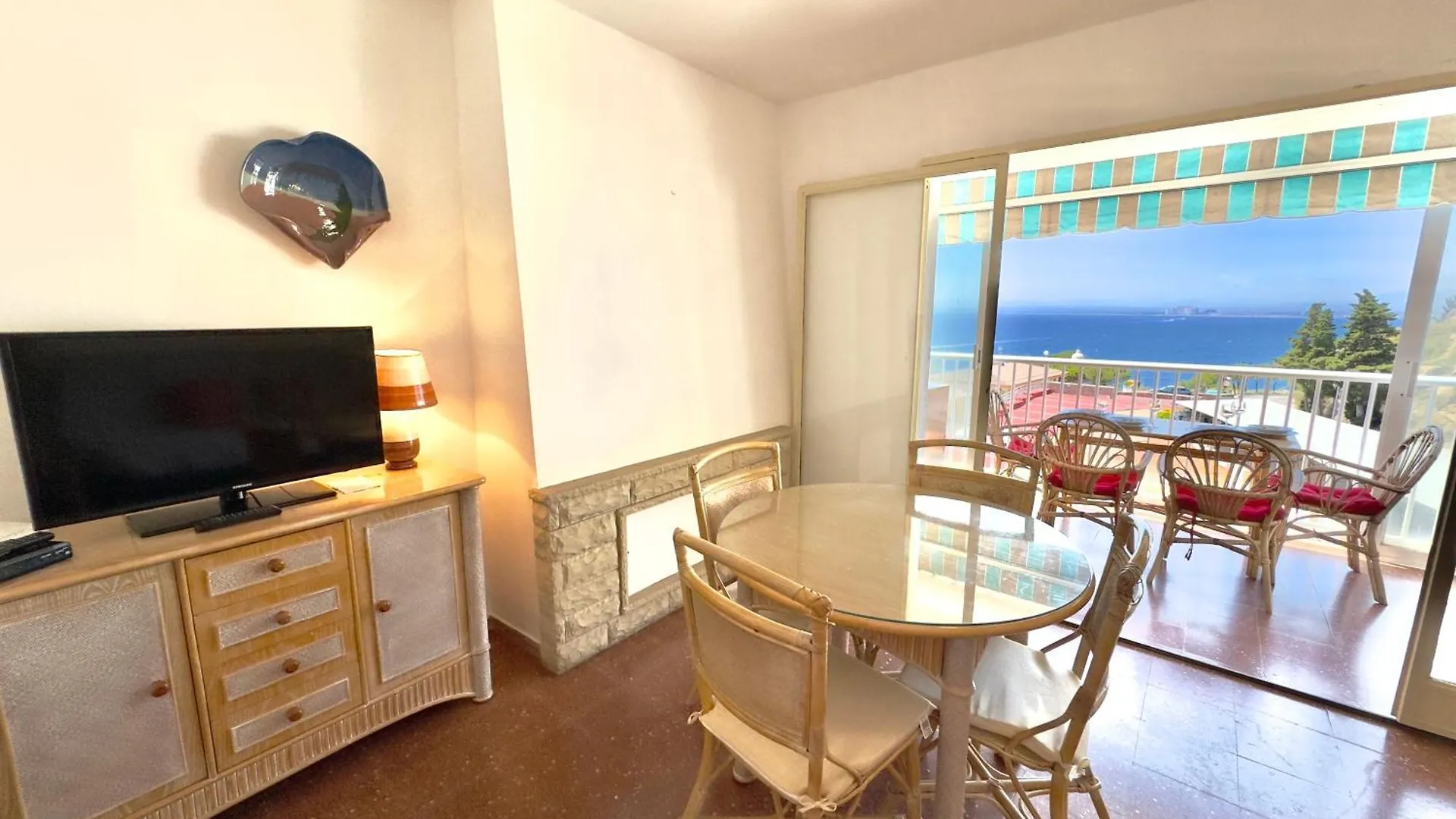 Blaumar Apartment Roses